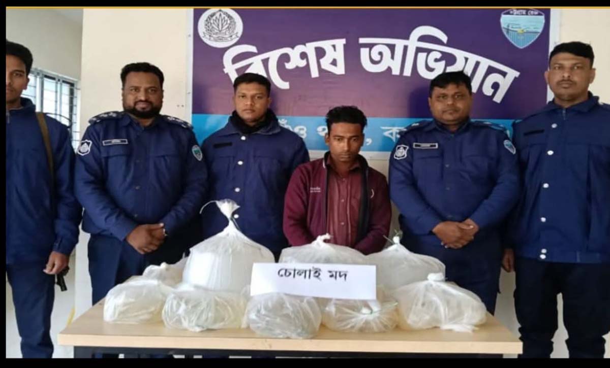 ঈদগাঁওতে মদ ও টমটমসহ মাদক ব্যবসায়ী গ্রেপ্তার।