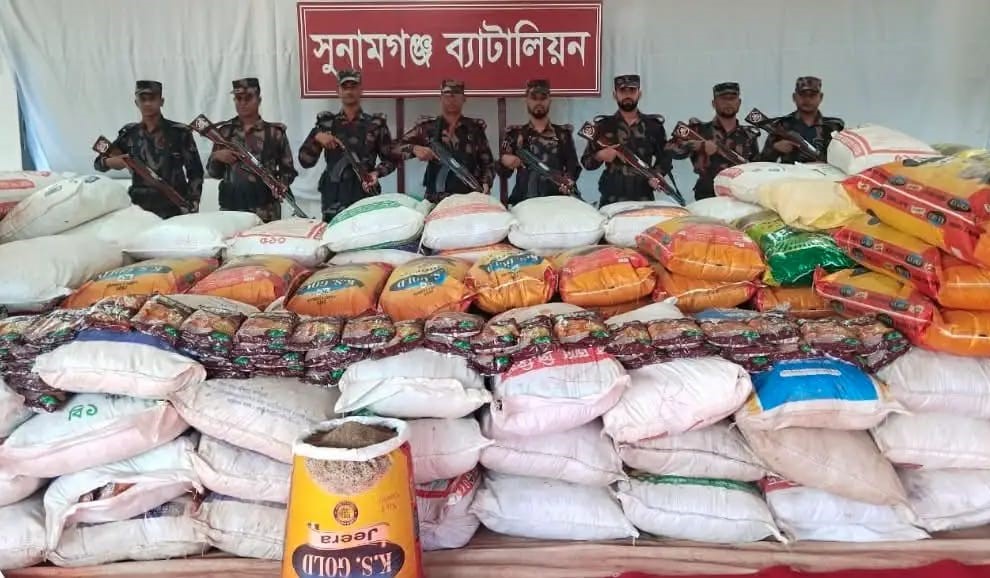 সুনামগঞ্জের বিশ্বম্ভরপুরে একটি পরিত্যক্ত ঘরে বিজিবি ও সেনাাবহিনীর যৌথ অভিযানে ৪০ লাখ টাকার ভারতীয় অবৈধ পণ্য আটক