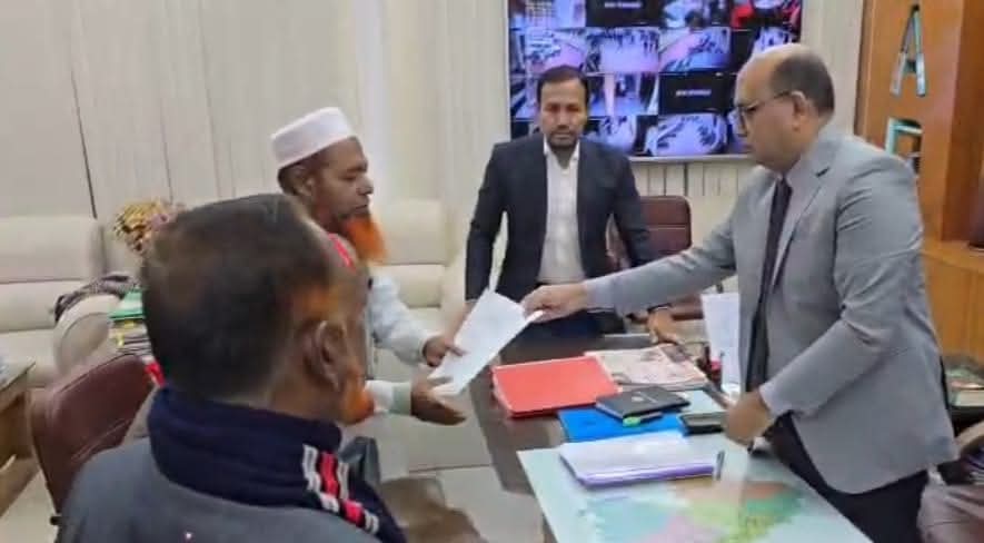গোপালগঞ্জ–২ আসনে স্বতন্ত্র প্রার্থী হিসেবে মনোনয়নপত্র জমা দিলেন এম এইচ খান মঞ্জু