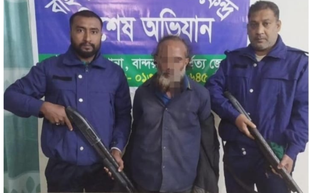 এমটিভিতে সংবাদ প্রকাশের পর নাইক্ষ্যংছড়িতে অস্ত্র ও গুলিসহ ডাকাত কিলার আমির হামজা ওরফে আরামজান গ্রেপ্তার