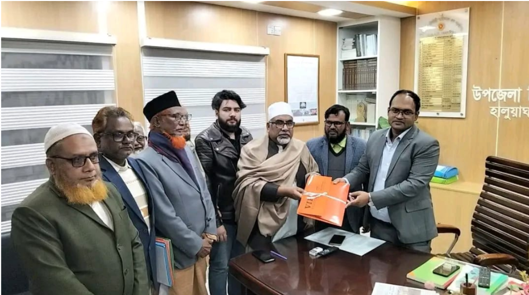 হালুয়াঘাট-ধোবাউড়া  আসনে বিএনপির মনোনীত প্রার্থী সৈয়দ এমরান সালেহ প্রিন্স  মনোনয়নপত্র দাখিল করেছেন।