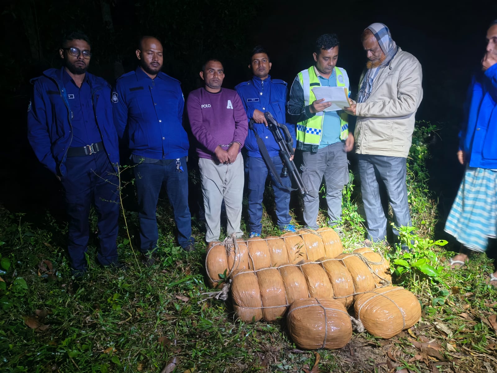 বুড়িচংয়ে ১ মণ গাঁজাসহ মাদক কারবারি আটক