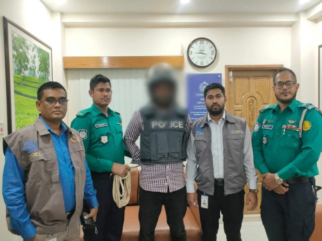 <span>সিলেটে সিআইডির এসআইকে ছুরিকাঘাত: ৭ ঘণ্টায় পলাতক আসামি রাজু গ্রেফতার / </span>সিলেটে সিআইডির এসআইকে ছুরিকাঘাত: ৭ ঘণ্টায় পলাতক আসামি রাজু গ্রেফতার