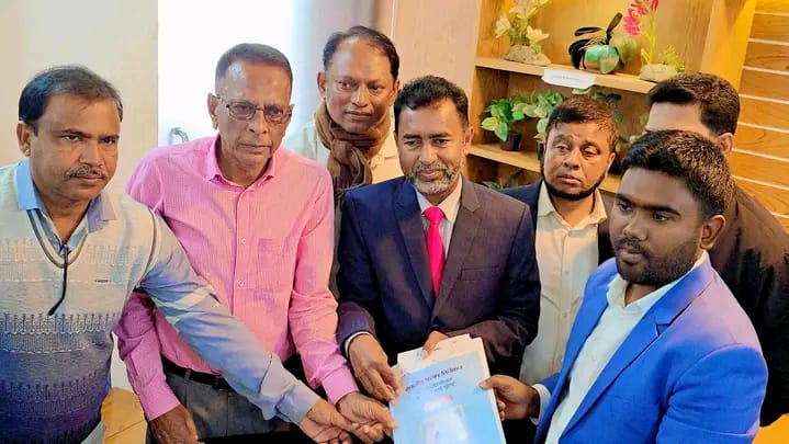 মনোনয়ন ফরম সংগ্রহ করলেন বিএনপি প্রার্থী আনিসুল হক