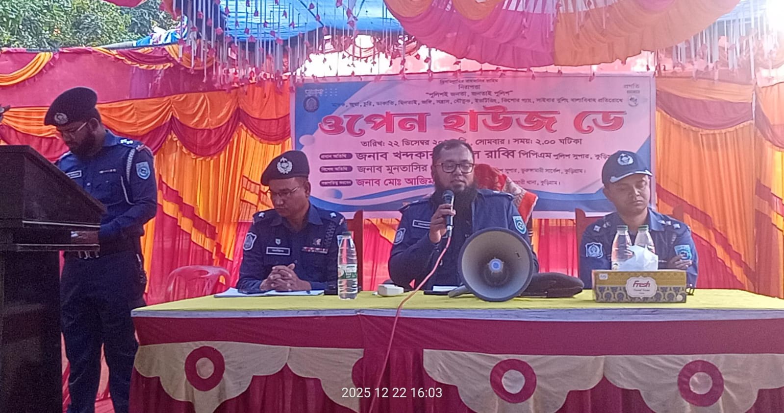 সুষ্ঠু নির্বাচন ও অপরাধ দমনে রাজনৈতিক ব্যক্তিবর্গ নিয়ে ভূরুঙ্গামারীতে থানা পুলিশের উদ্যোগে ওপেন হাউজ ডে অনুষ্ঠিত
