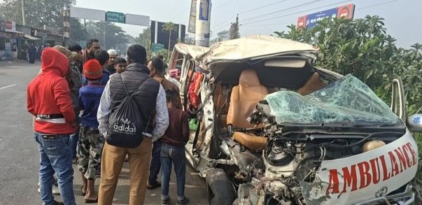 ভাঙ্গায় ট্রাক ও অ্যাম্বুলেন্সের মুখোমুখি সংঘর্ষে একই পরিবারের তিনজন নিহত