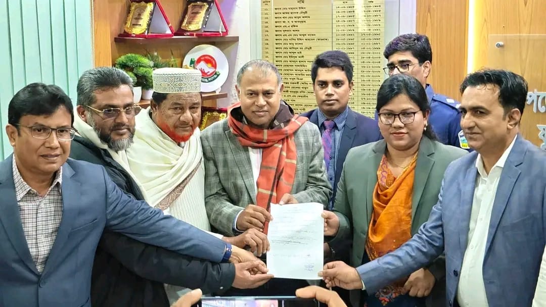 ময়মনসিংহ-২ আসনে মনোনয়ন দাখিল করেছেন  বিএনপি মনোনীত প্রার্থী হোসেন তালুকদার