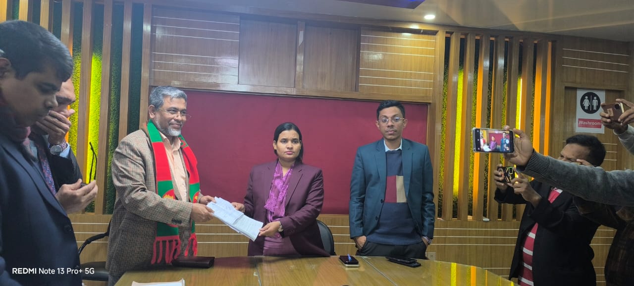 কুমিল্লা-১ (দাউদকান্দি–মেঘনা) আসনে স্বতন্ত্র প্রার্থী হিসেবে মনোনয়ন জমা মাখন সরকারের