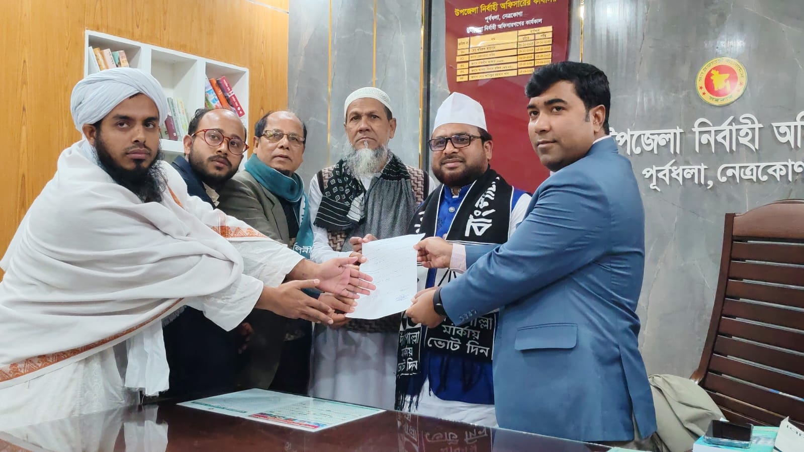 নেত্রকোনা-৫ আসনে জামায়াত প্রার্থী মাছুম মোস্তফার মনোনয়নপত্র দাখিল ।