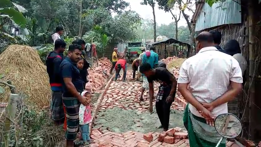 দীর্ঘ ১ যুগ পরে উন্নয়নের ছোয়া পেল চাটমোহরের গৌড় নগর গ্রামটি।