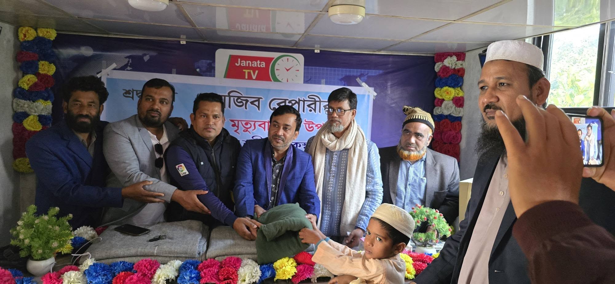 মজিব বেপারীর প্রথম মৃত্যুবার্ষিকীতে দোয়া-মোনাজাত ও কুরআন শরীফ–কম্বল বিতরণের মাধ্যমে স্মরণ