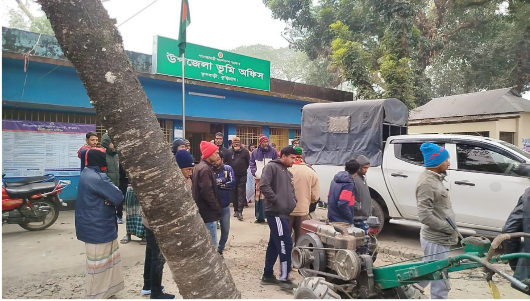 ধরলা নদীর অবৈধ বালু পরিবহনে ৩ টলি চালকের ৭দিনের কারাদণ্ড