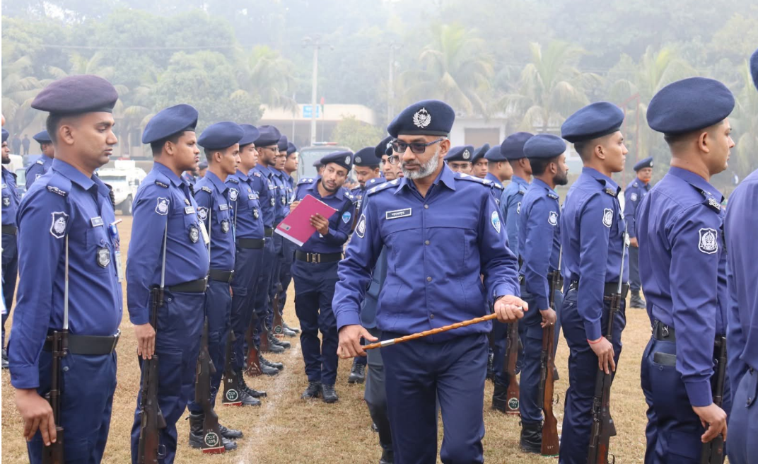 কক্সবাজার জেলা পুলিশের মাস্টার প্যারেড, কল্যাণ সভা ও অপরাধ পর্যালোচনা সভা অনুষ্ঠিত ।