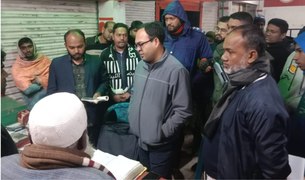 অতিরিক্ত দামে এলপি গ্যাস বিক্রি; বুড়িচংয়ে ভ্রাম্যমাণ আদালতের অভিযান।