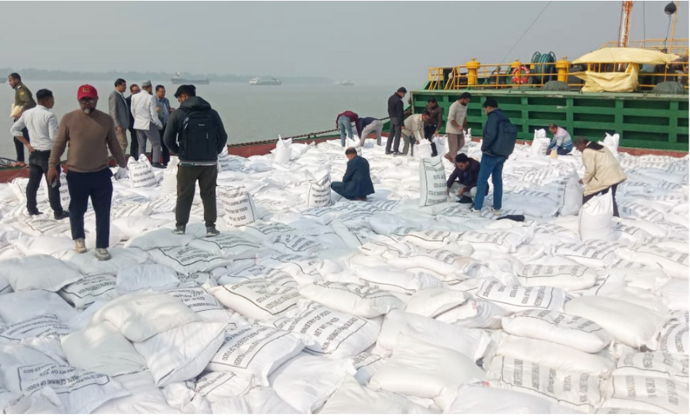 মোংলা বন্দরে ভারত থেকে এলো ৫ হাজার টন চাল