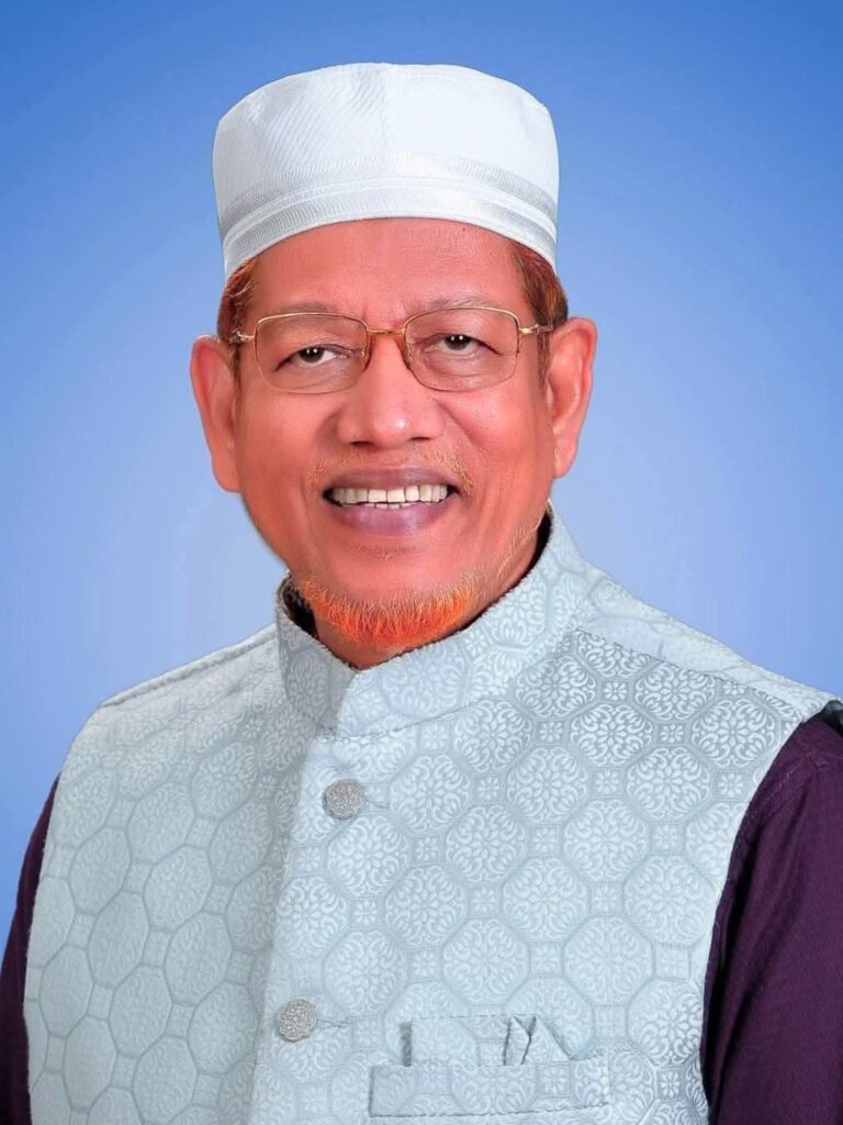 জামায়াতের কেন্দ্রীয় নেতা হামিদুর রহমান আজাদের মনোনয়ন বাতিল, সরকারি কর্মকর্তাদের হাততালি – চলছে তীব্র সমালোচনা: