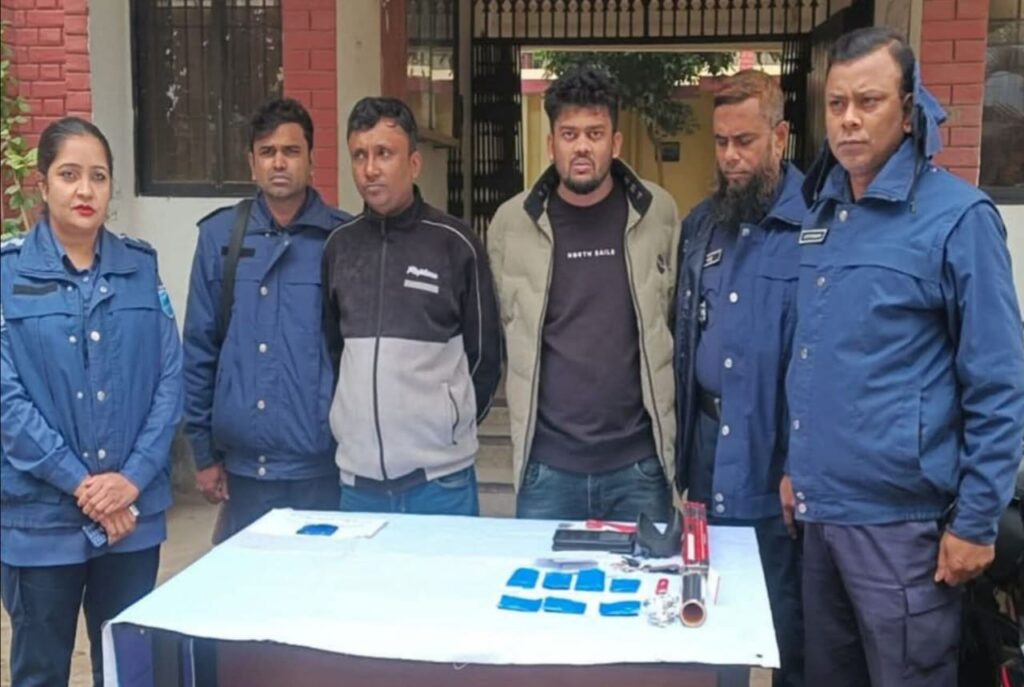 কাশিয়ানীতে পৃথক অভিযানে বিপুল ইয়াবাসহ পলাতক পুলিশ সদস্য গ্রেপ্তার