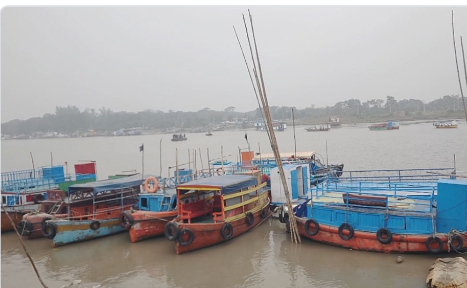 সুন্দরবনে পর্যটনবাহী বোটসহ সকল নৌযান ধর্মঘট