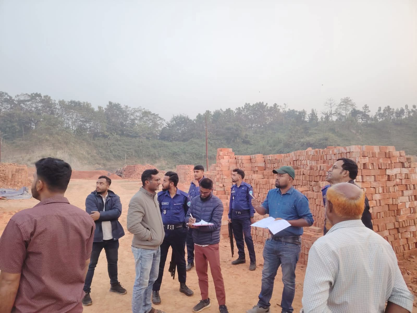 লামায় অবৈধ ইটভাটায় মোবাইল কোর্টের অভিযান: পাঁচ লক্ষ টাকা জরিমানা