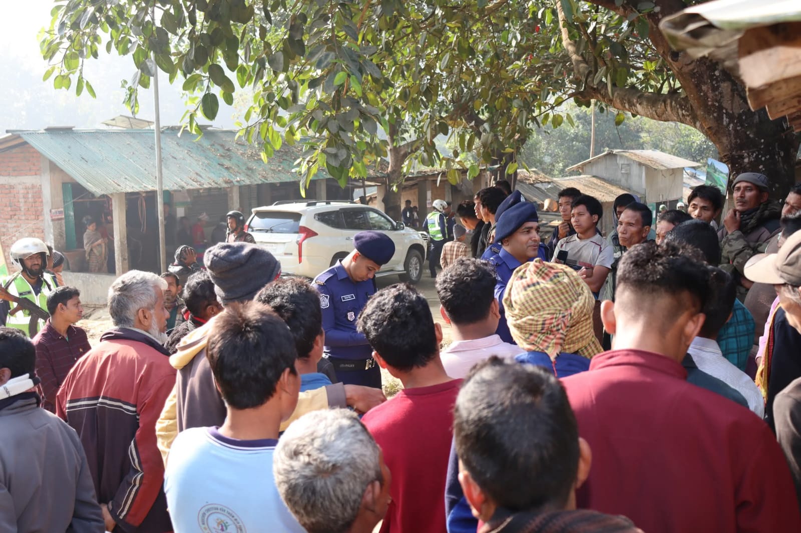 “লামায় গণভোট ও ত্রয়োদশ জাতীয় সংসদ নির্বাচন- ২০২৬ উপলক্ষ্যে বৈঠক ও পথ সভা করেছেন পুলিশ সুপার আব্দুর রহমান”