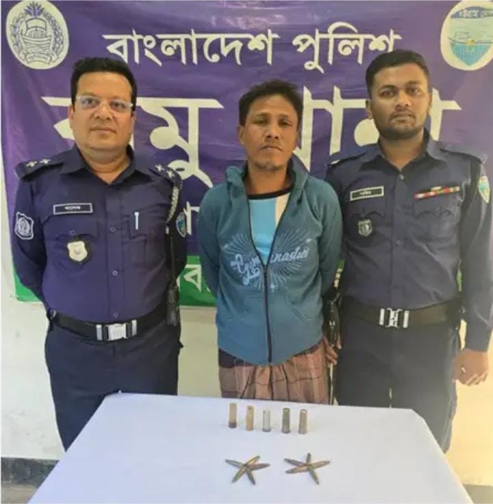 রামুতে বসতঘর থেকে রাই’ফে’লের গু’লি ও কার্তু’জ উদ্ধা’র, অ’স্ত্র ব্যবসায়ী গ্রে’প্তার