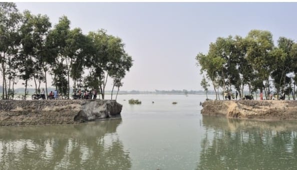 নীলফামারীতে তিস্তা সেচ ক্যানেলের বাঁধ ভেঙ্গে শতাধিক একর ফসলি জমি তলিয়ে গেছে