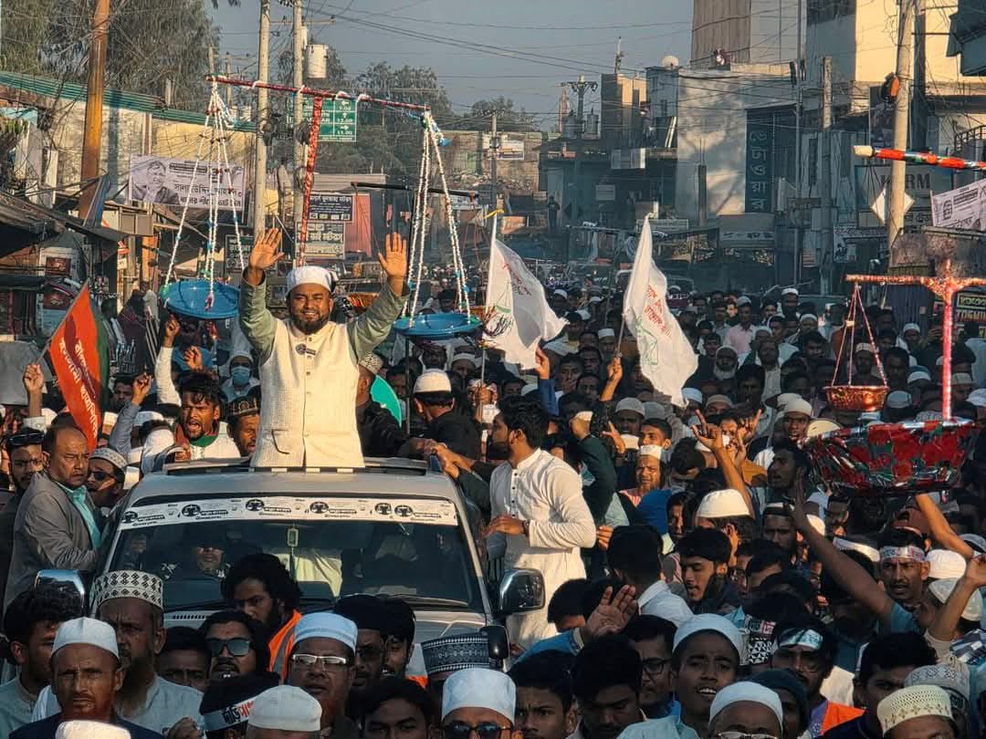 কক্সবাজার-১ পেকুয়া উপজেলা জামায়াতের গণমিছিলে উৎসুক জনতার ঢল