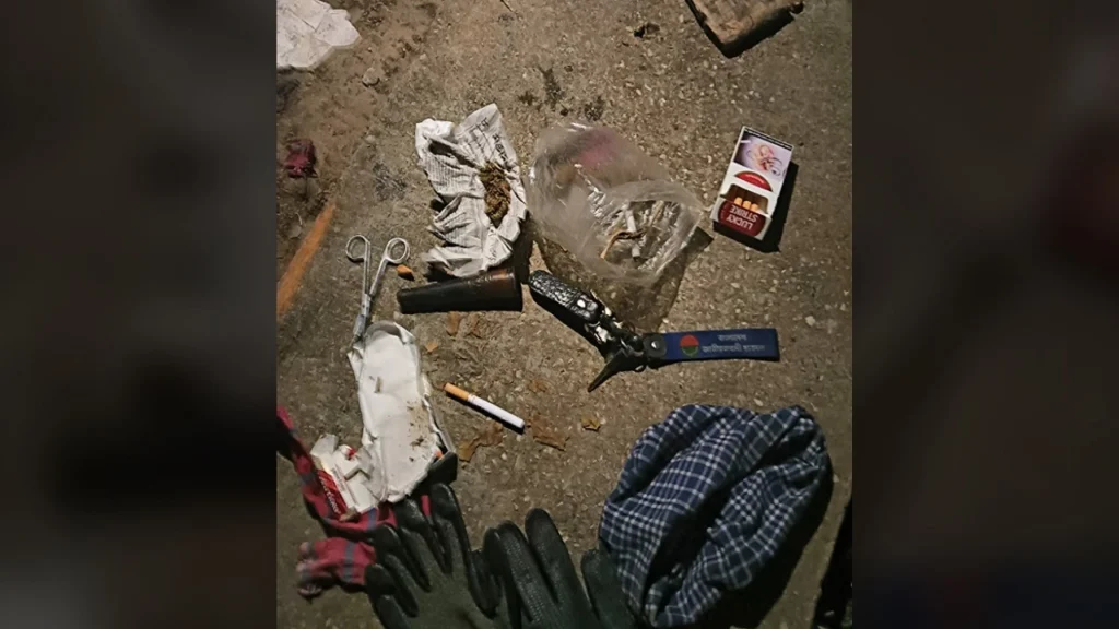 ঢাবির শেখ মুজিবুর রহমান হলে গাঁজা সেবনের প্রস্তুতিকালে চারজন আটক, ছাত্রদল কর্মীও রয়েছে
