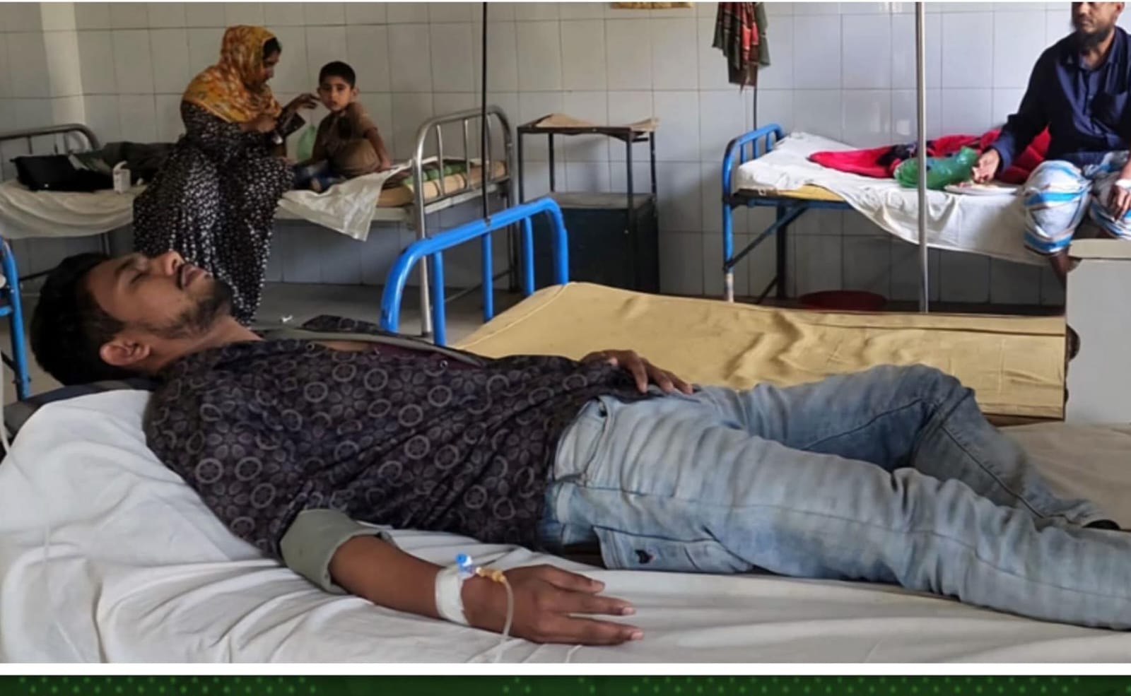 শরীয়তপুরে মা দক ও জু য়ার আস্তানার ছবি তোলায় সাংবাদিকের ওপর হা ম লা
