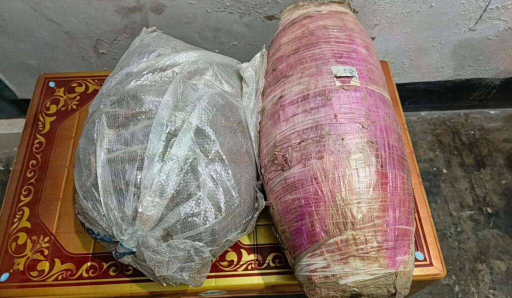 রাজারহাটে আলুভর্তি পিকআপে ৯ কেজি গাঁজা উদ্ধার