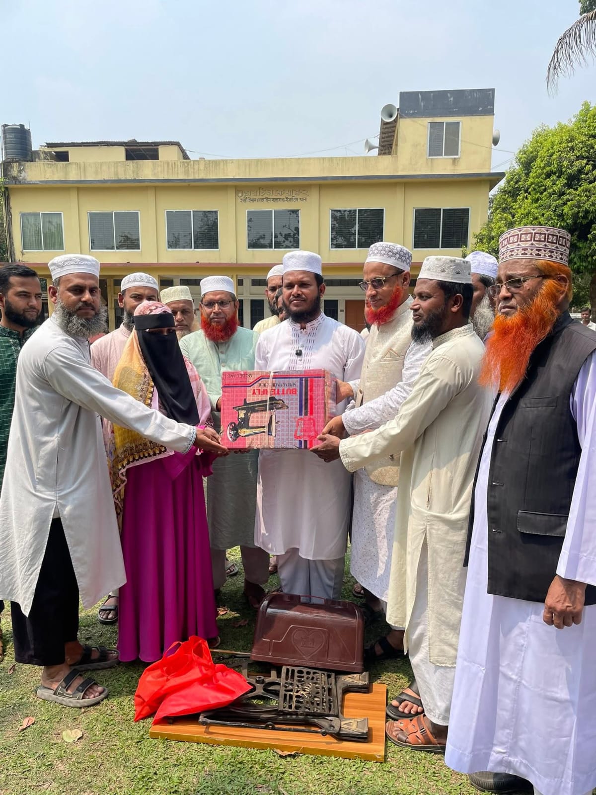 কাপাসিয়ায় এমপি সালাউদ্দিন আইউবীর উদ্যোগে ২০টি অস্বচ্ছল পরিবারের মাঝে  সেলাই মেশিন ও উপকরণ বিতরণ