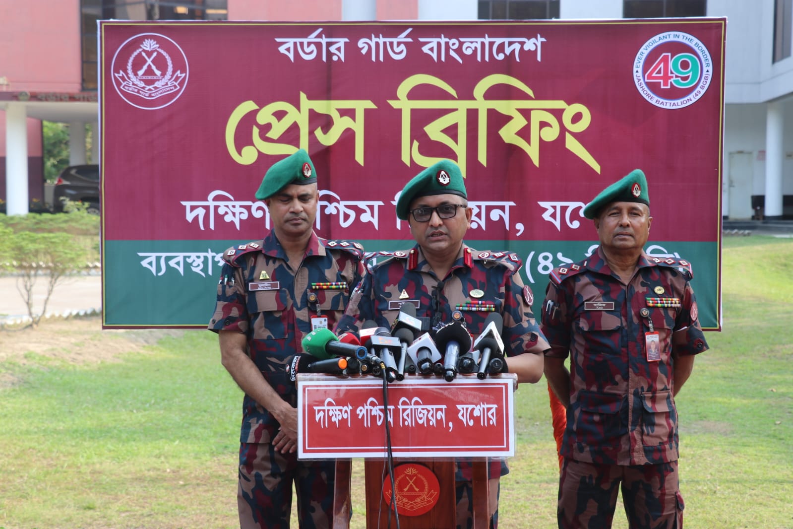জ্বালানি তেল পাচার রোধে সীমান্তে বিজিবির কড়া অবস্থান