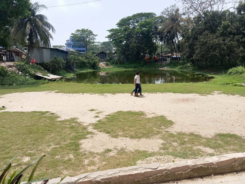 ৯১ বছরেও খেলার মাঠ নেই কমলনগরের কে.এম. সরকারি প্রাথমিক বিদ্যালয়ে