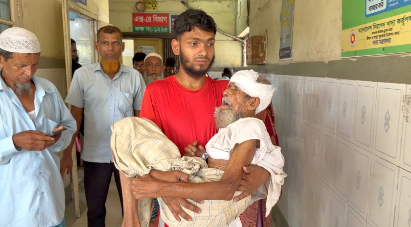 দাউদকান্দিতে বৃদ্ধ বাবাকে নির্যাতনের মিথ্যা তথ্য ছড়ানোর অভিযোগ