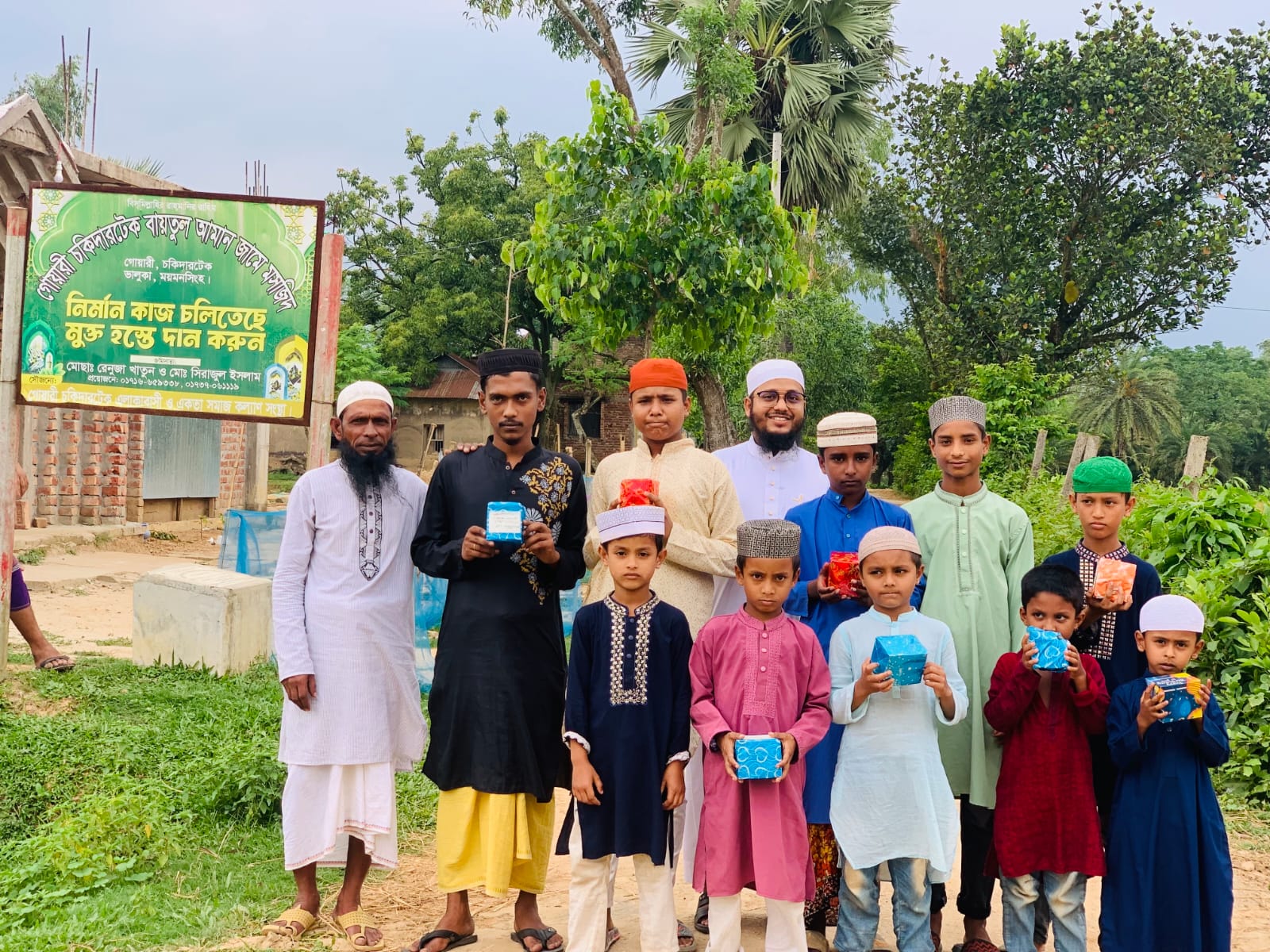 নিয়মিত নামাজে উৎসাহ দিতে ১২ মুসল্লিকে পুরস্কার প্রদান