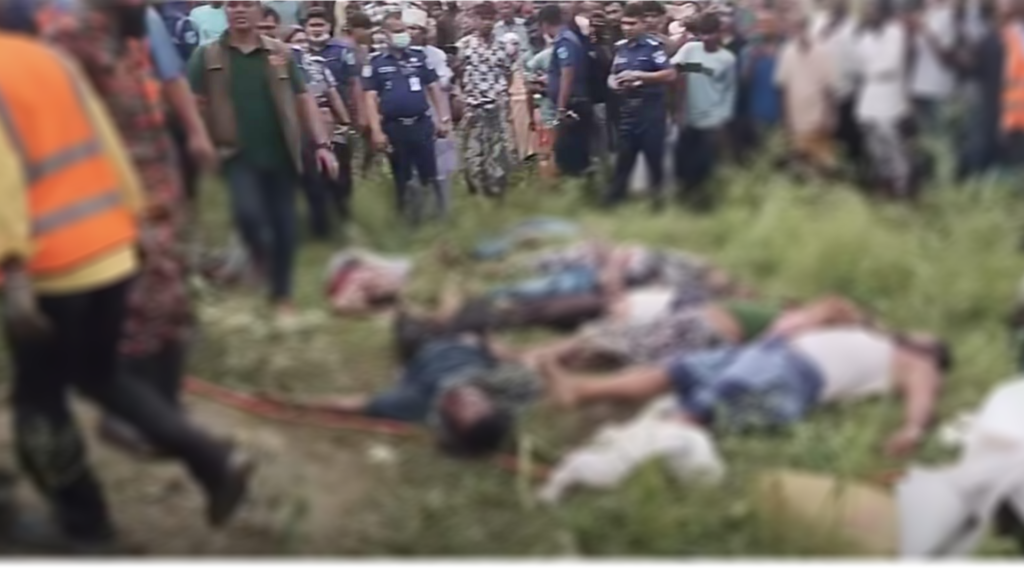 ট্রাকে ঈদযাত্রা: টাঙ্গাইলে ট্রাক উল্টে নিহত ১৫, স্বজনদের আহাজারি