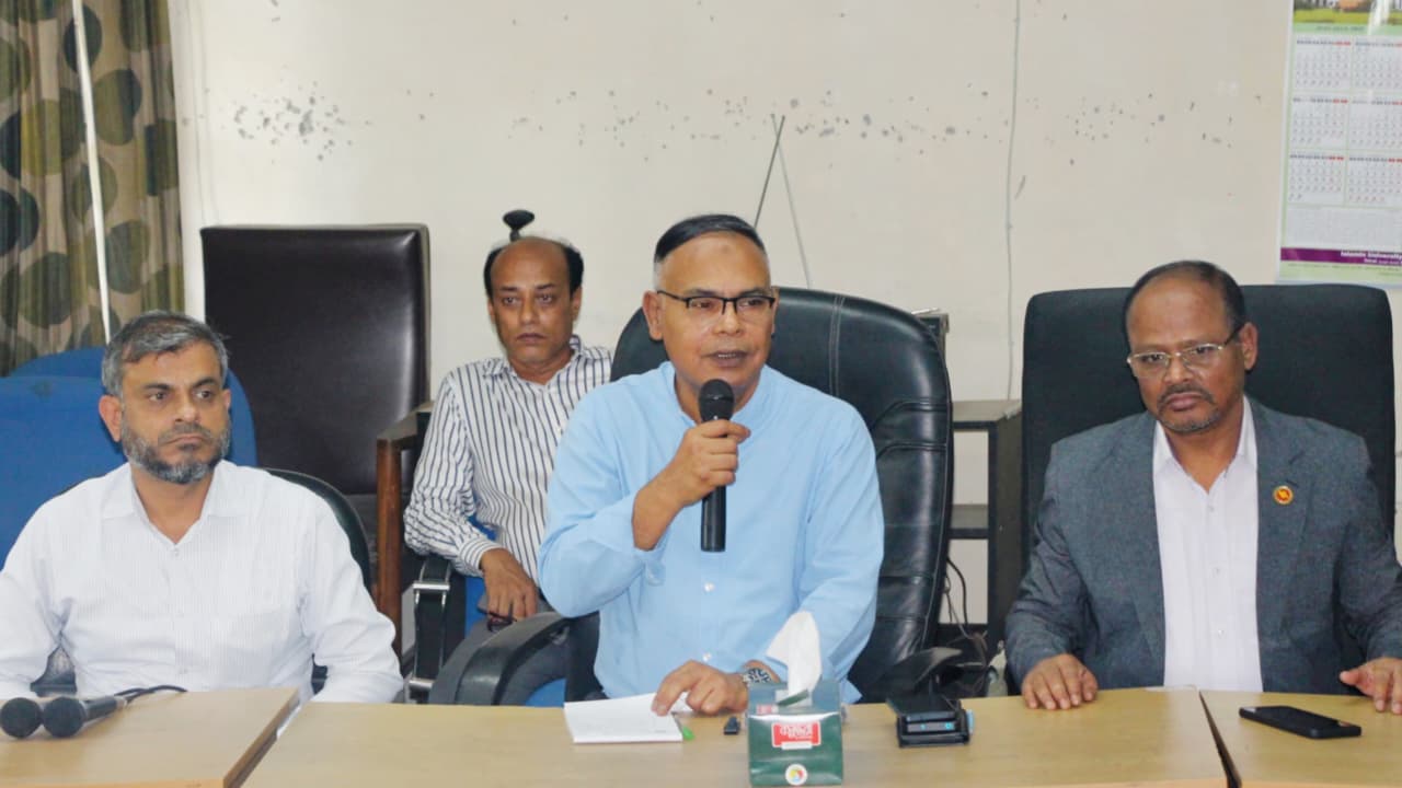 জুলাই বিরোধী ৩৩ শিক্ষার্থীর ভবিষ্যৎ নিয়ে যা বললেন নবনিযুক্ত ইবি উপাচার্য