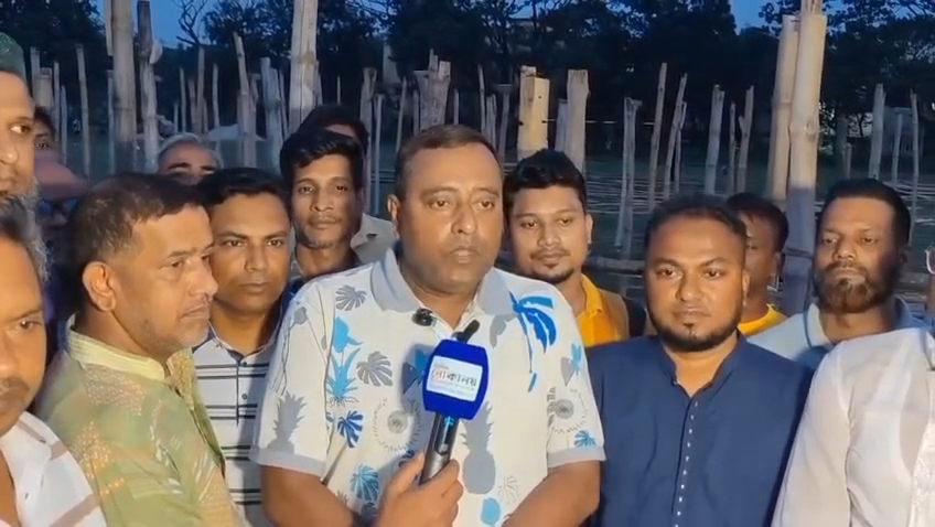 সাভারে পৌরসভার অনুমোদিত একমাত্র গরু-ছাগলের হাট বসছে রেডিও কলোনি মাঠে হাট পরিদর্শনে মেয়র পদপ্রার্থী লায়ন খোরশেদ আলম