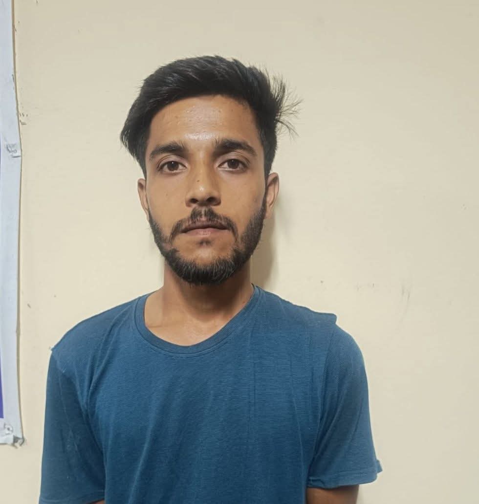 অনলাইন জুয়ার খেলোয়াড় গ্রেপ্তার, ডিবির অভিযানে মেহেরপুরে আটক ২