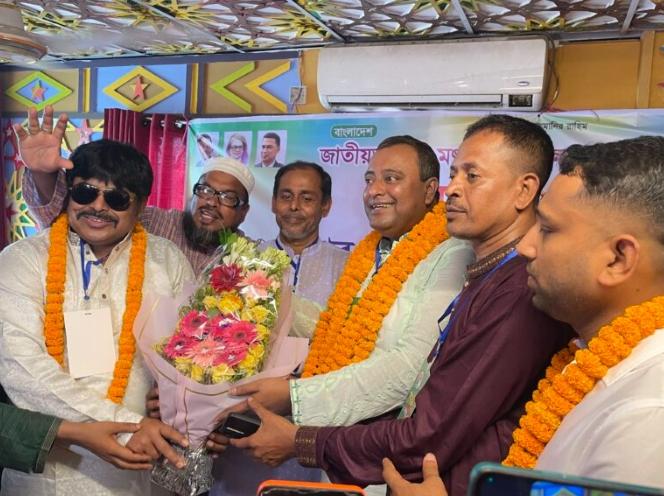 সাভারে জাতীয়তাবাদী মৎস্যজীবী দল সাভার পৌর কমিটির নবগঠিত কমিটির সংবর্ধনা ও আলোচনা সভা অনুষ্ঠিত হয়েছে।