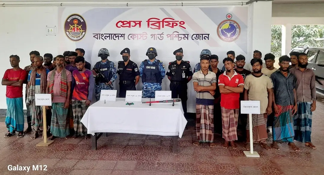 ‎সুন্দরবনে বনদস্যুদের কবল থেকে জিম্মি ২১ জেলে উদ্ধার