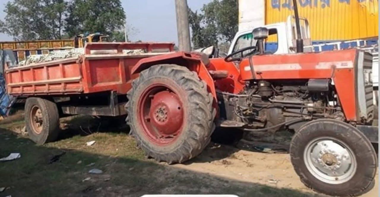 লক্ষ্মীপুরে মাটি বোঝাই ট্রাক্টর উল্টে নিহত ২, আহত ২