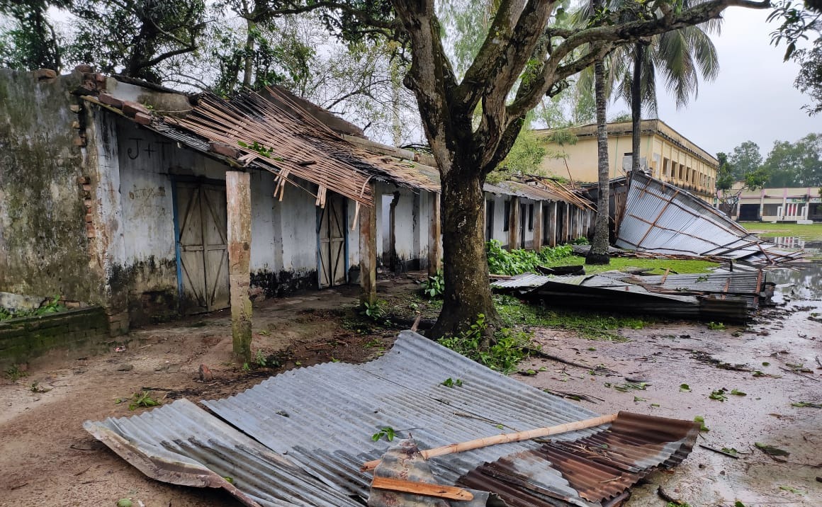 কালবৈশাখীর তাণ্ডবে বিপর্যস্ত গোলাপগঞ্জ উচ্চ বিদ্যালয়