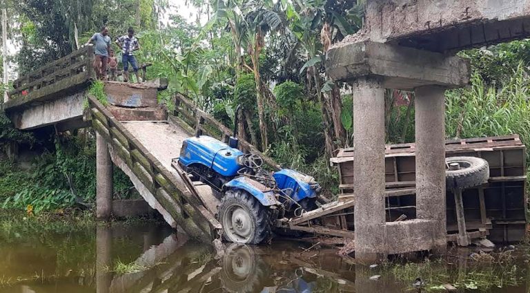 কুড়িগ্রাম পাঁচগাছিতে ব্রিজ ভেঙ্গে ১ জন নিহত এবং আহত ৫।