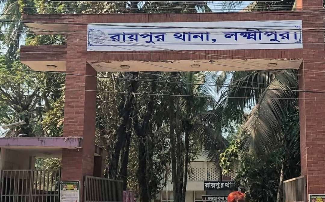 রায়পুরে এসআই শাহ আলমের বিরুদ্ধে স্বজনদের সম্পত্তি, দখলের অভিযোগ।