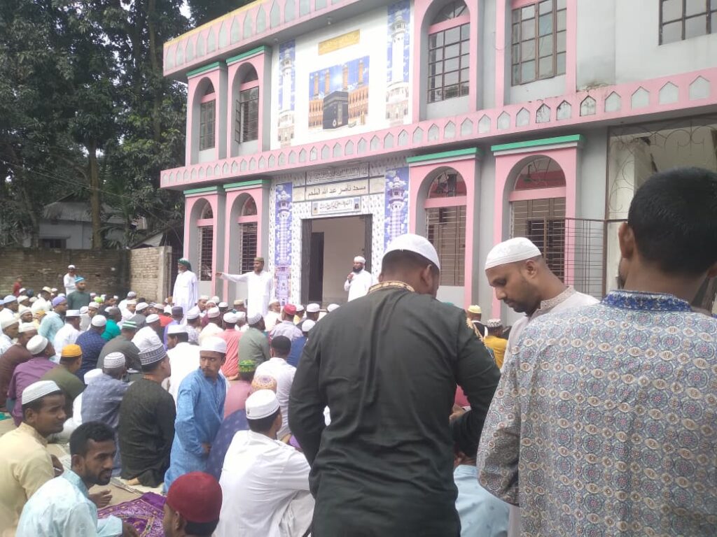 শান্তিপূর্ণ আবহাওয়ার মধ্যে কুড়িগ্রামে ঈদের জামাত আদায়।