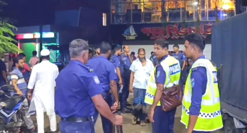 শরীয়তপুরে দোকান নির্মাণকে কেন্দ্র করে অর্ধশতাধিক ককটেল বিস্ফোরণ আহত ৫
