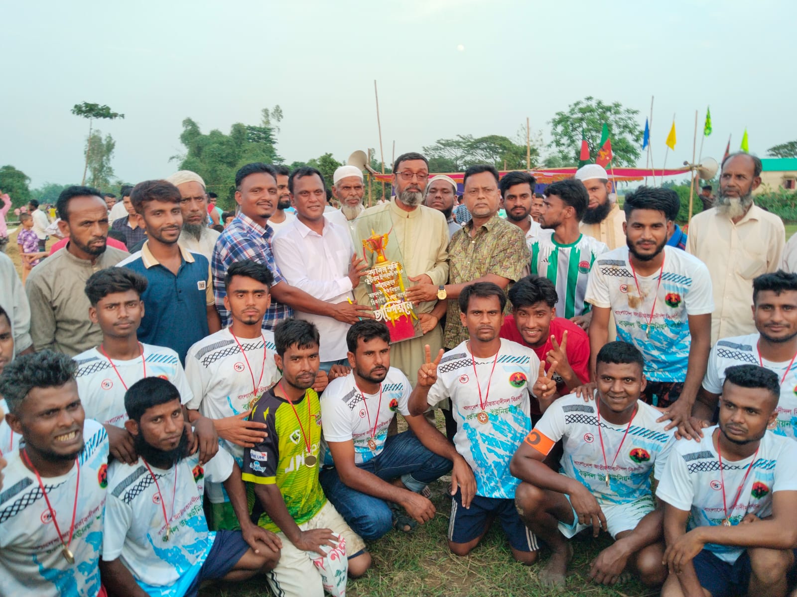 তাহিরপুরে বেগম খালেদা জিয়া স্মৃতি ফুটবল টুর্নামেন্টে বিএনপি একাদশ চ্যাম্পিয়ন