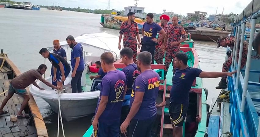 ‎ ‎মোংলায় ট্রলার থেকে নদীতে পড়ে মাঝি নিখোঁজ