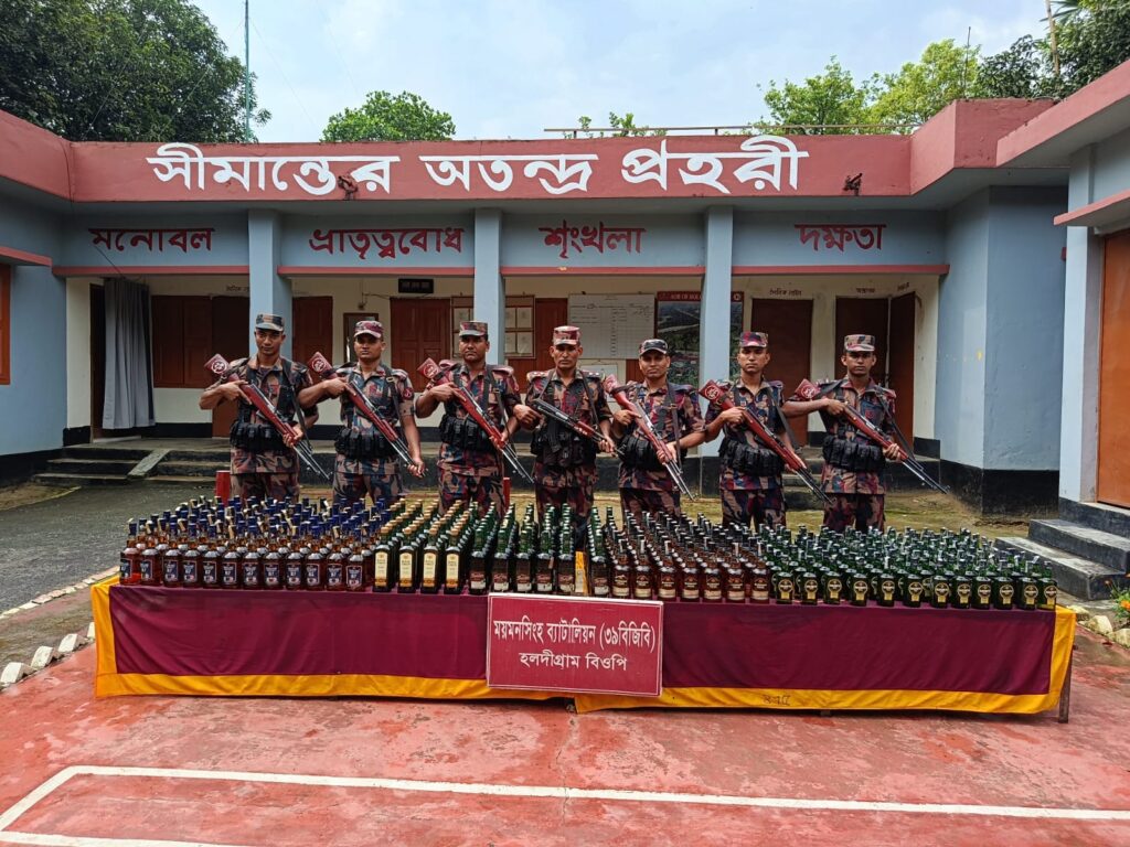 ৩৯৩ বোতল ভারতীয় মদসহ প্রায় ৬ লাখ টাকার মালামাল জব্দ